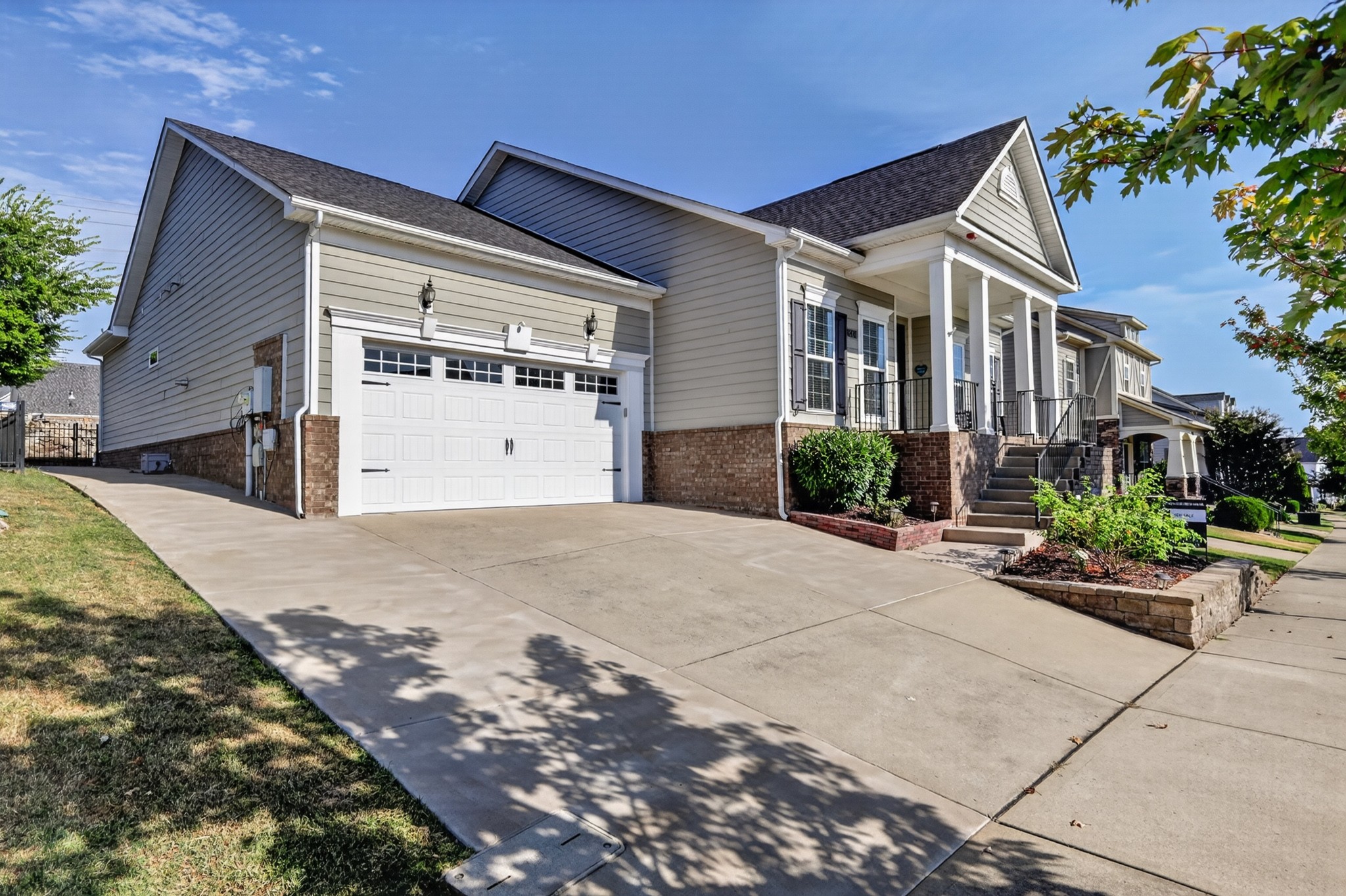 640 Streamside Ln