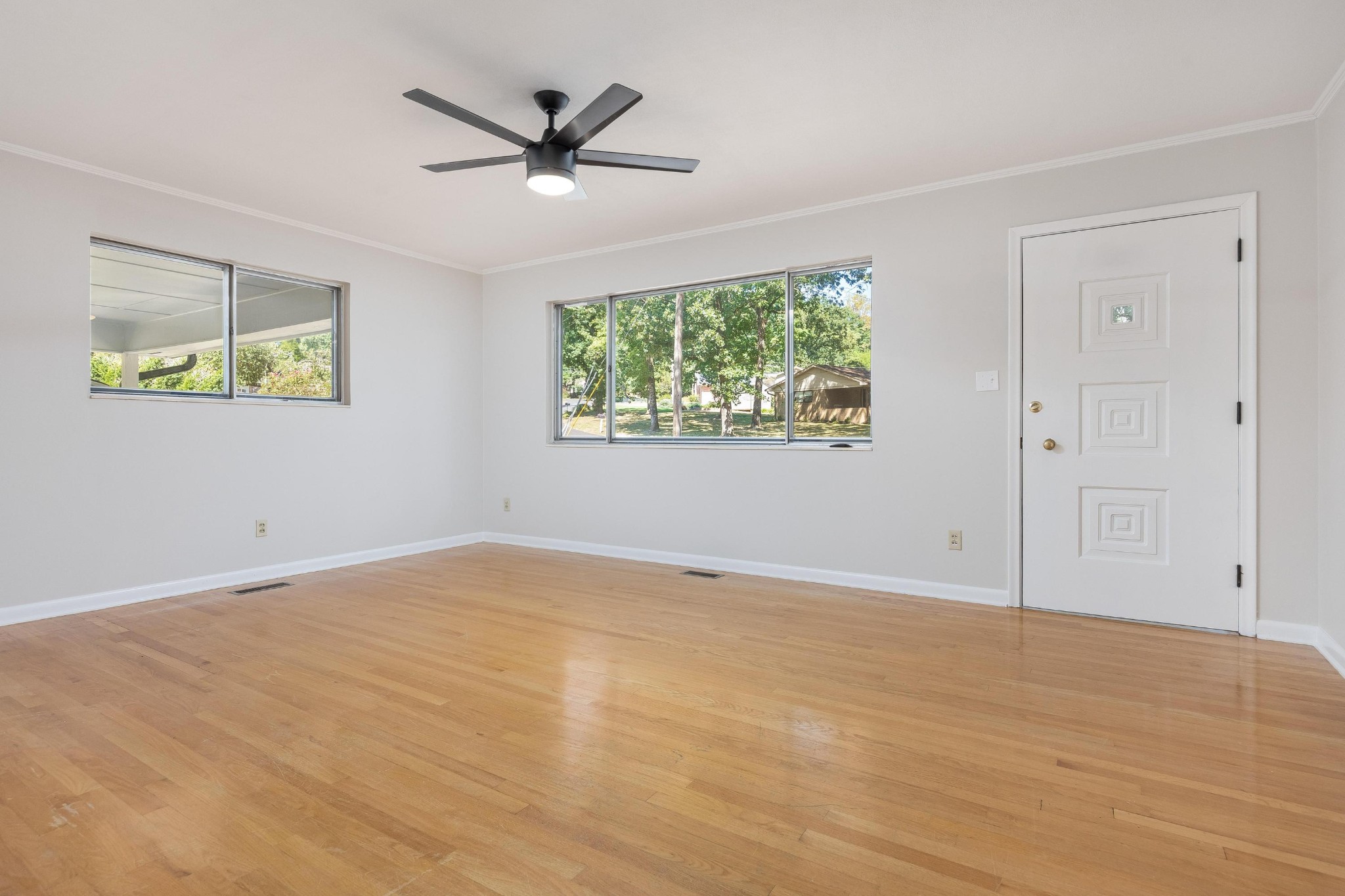 1109 Peerless Dr, NW