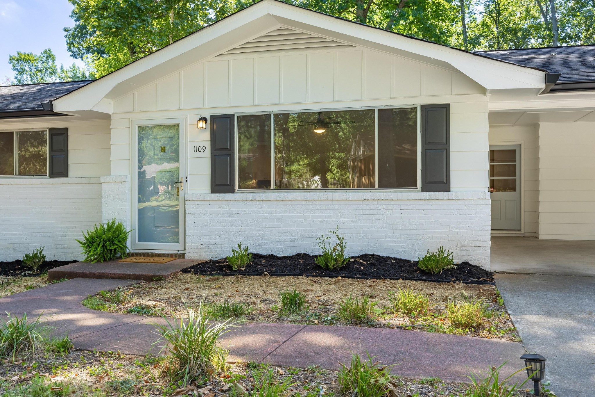 1109 Peerless Dr, NW