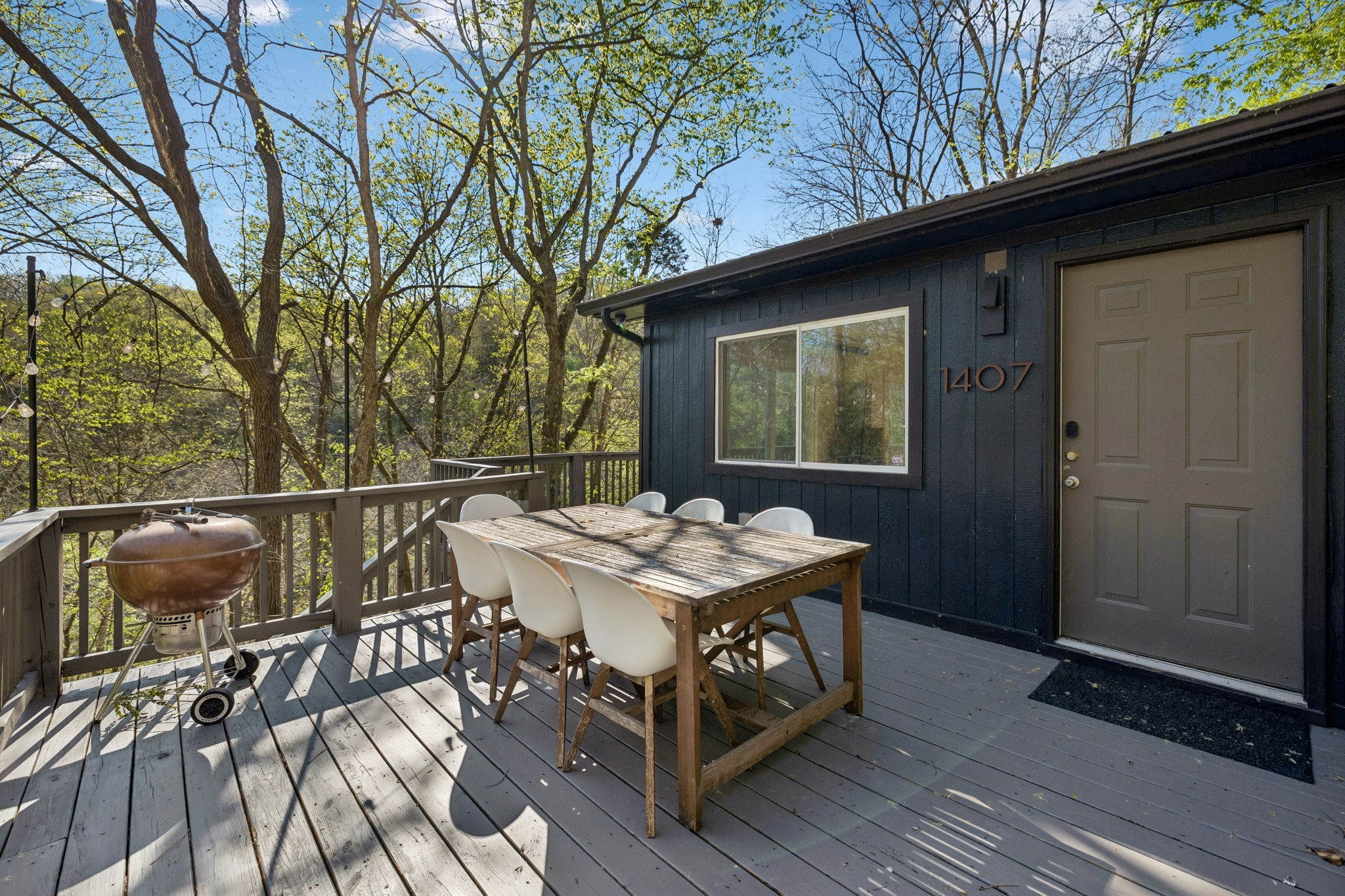 1407 Lakeside Dr