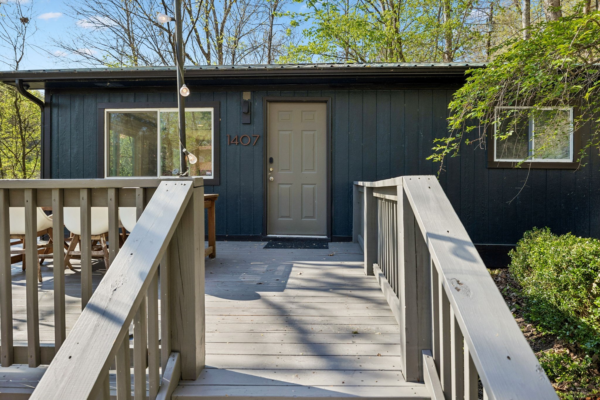 1407 Lakeside Dr