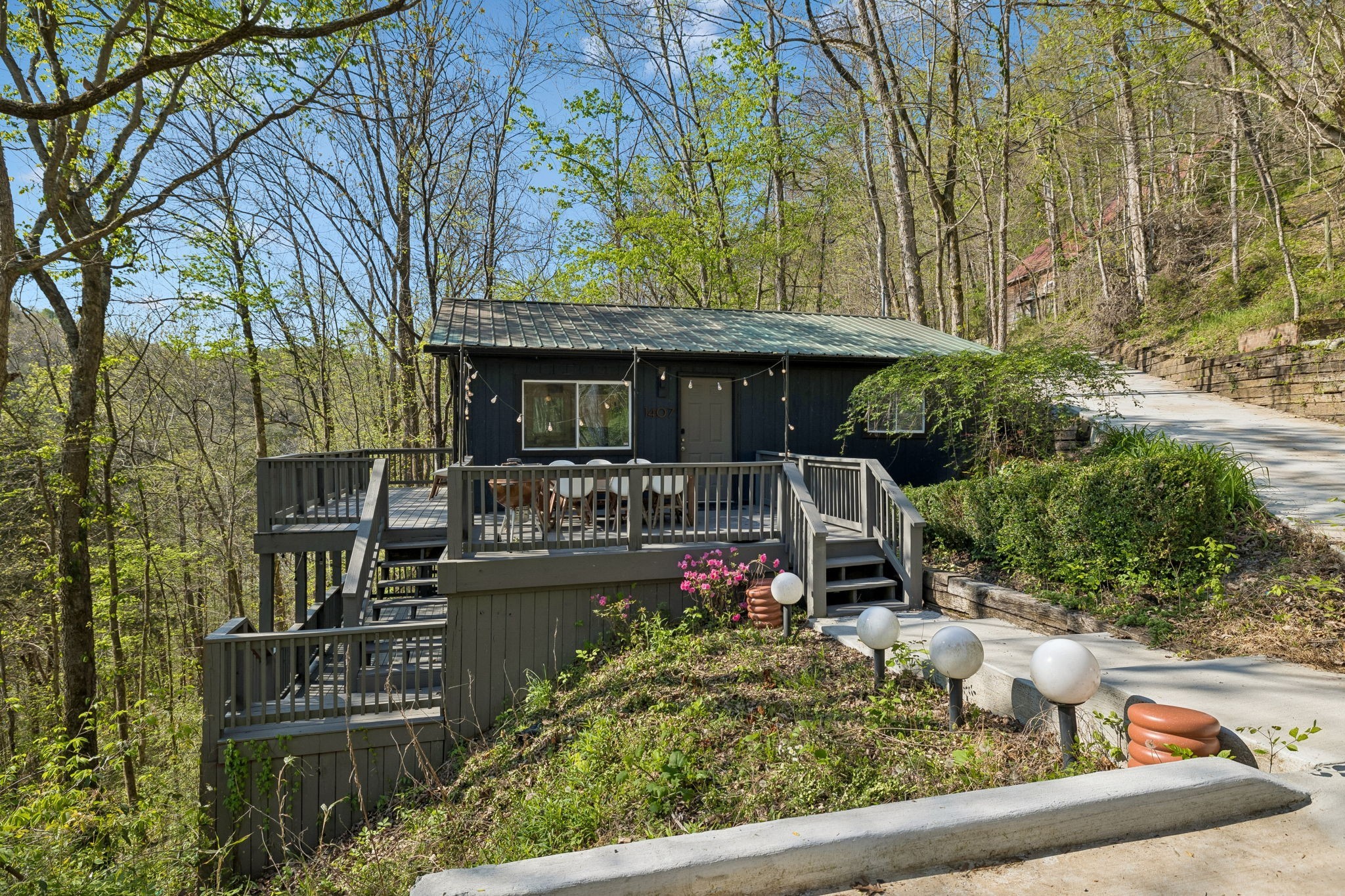1407 Lakeside Dr