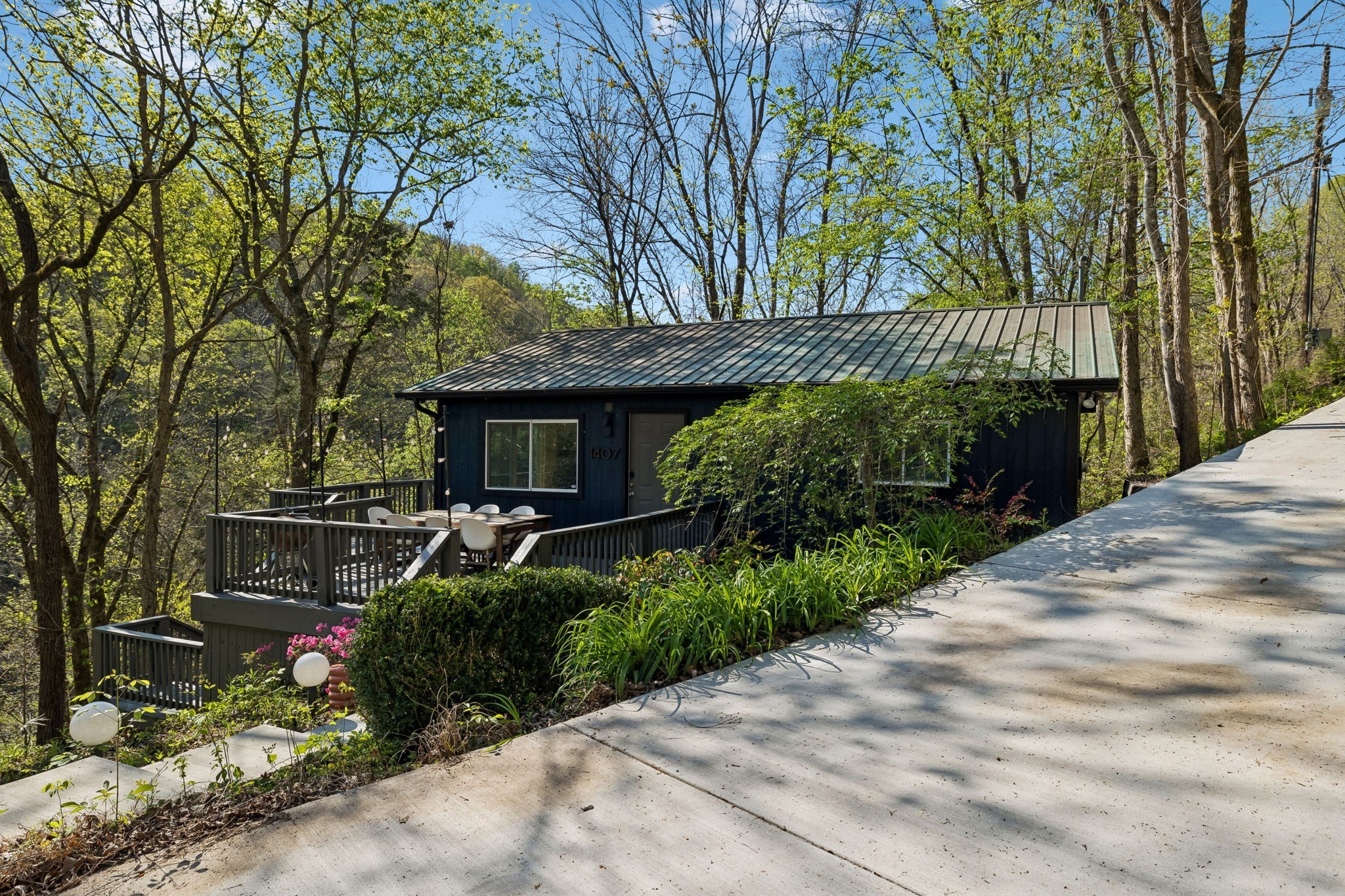 1407 Lakeside Dr