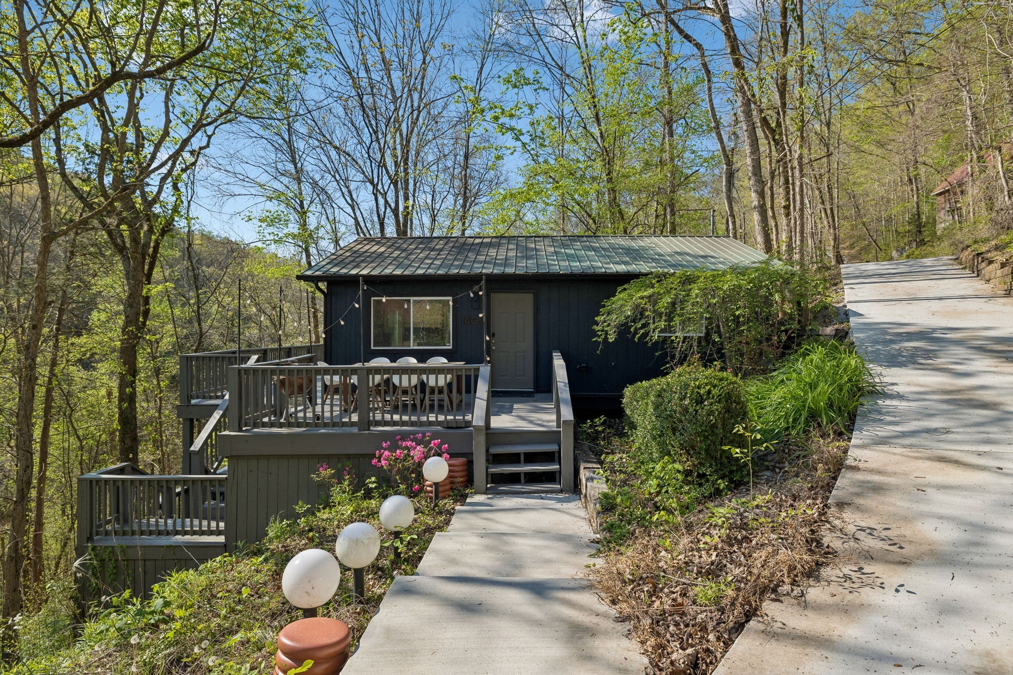 1407 Lakeside Dr