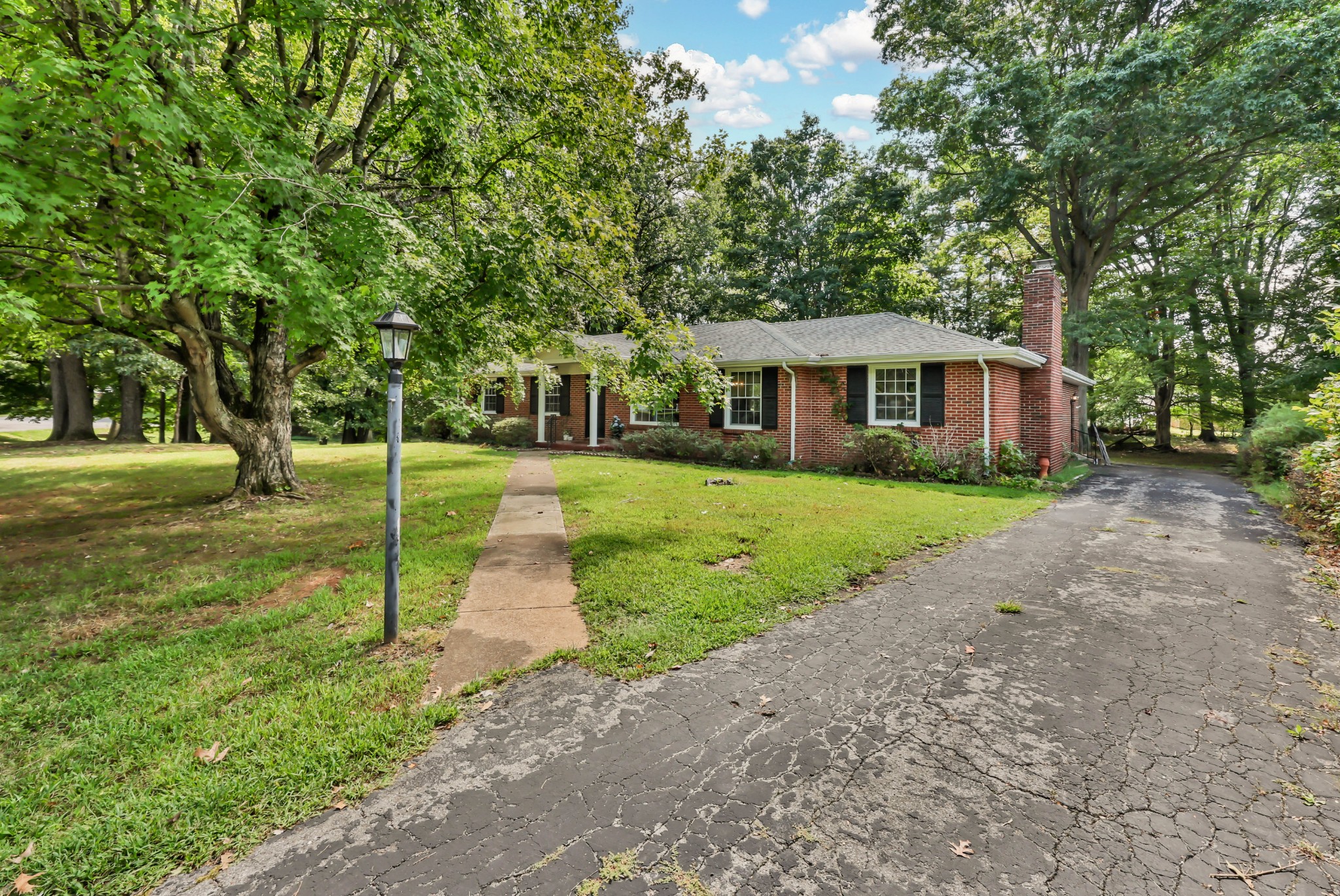 2097 Post Rd
