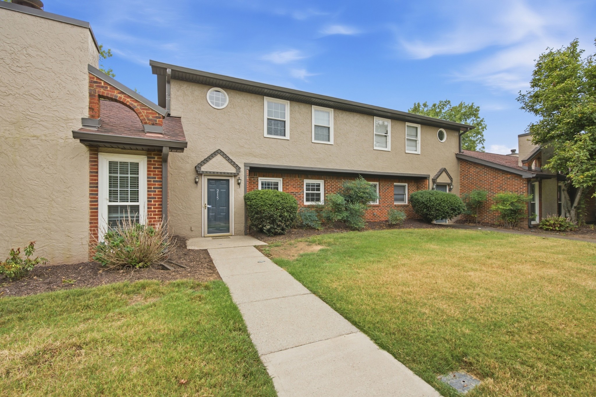 215 Highland Villa Cir