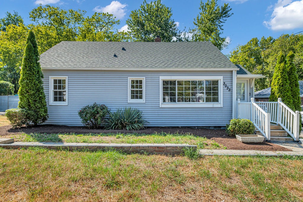 3033 Louise Dr