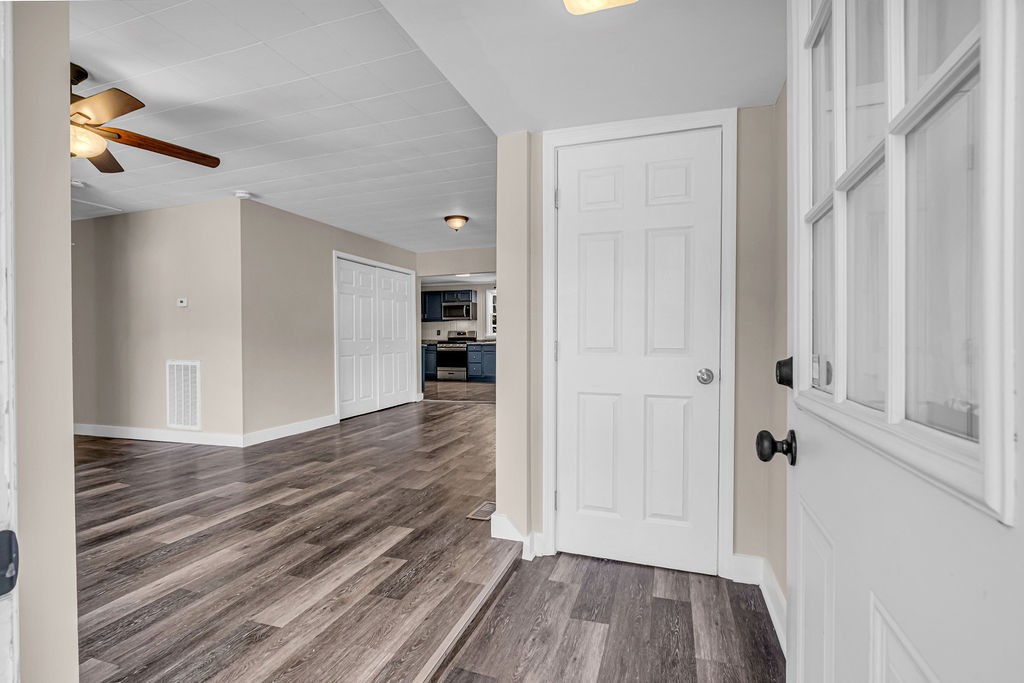 3033 Louise Dr