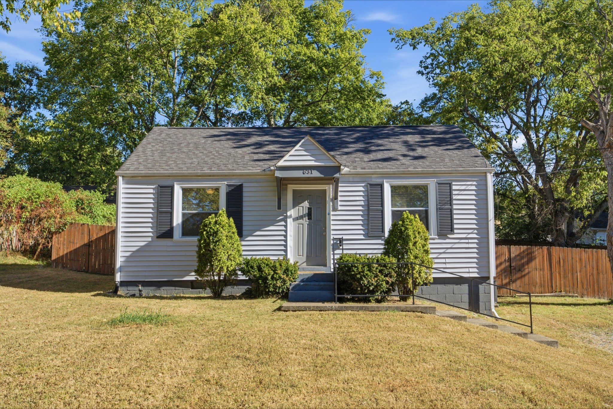 631 Blackstone Ave
