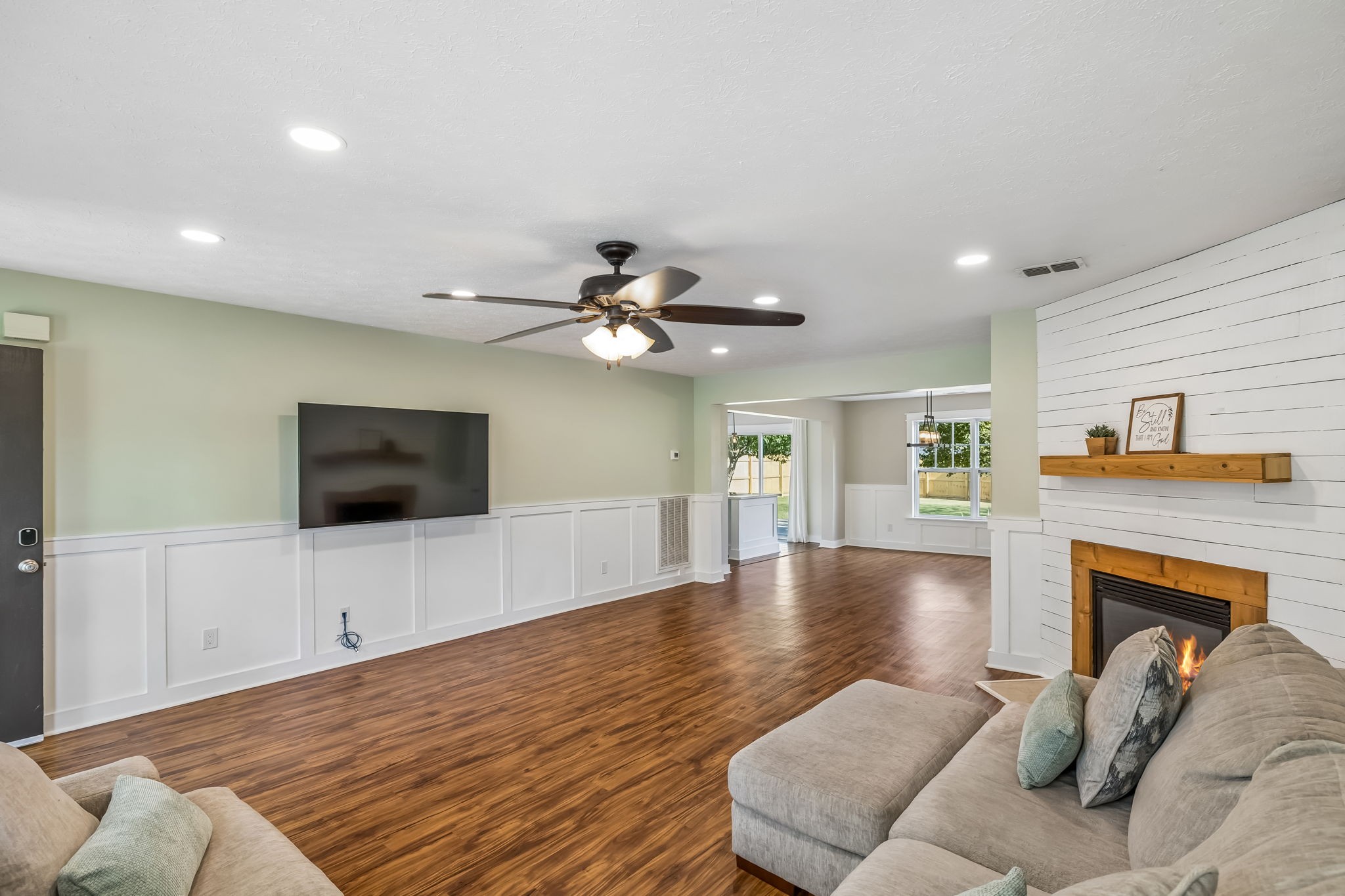 802 Brooksdale Dr