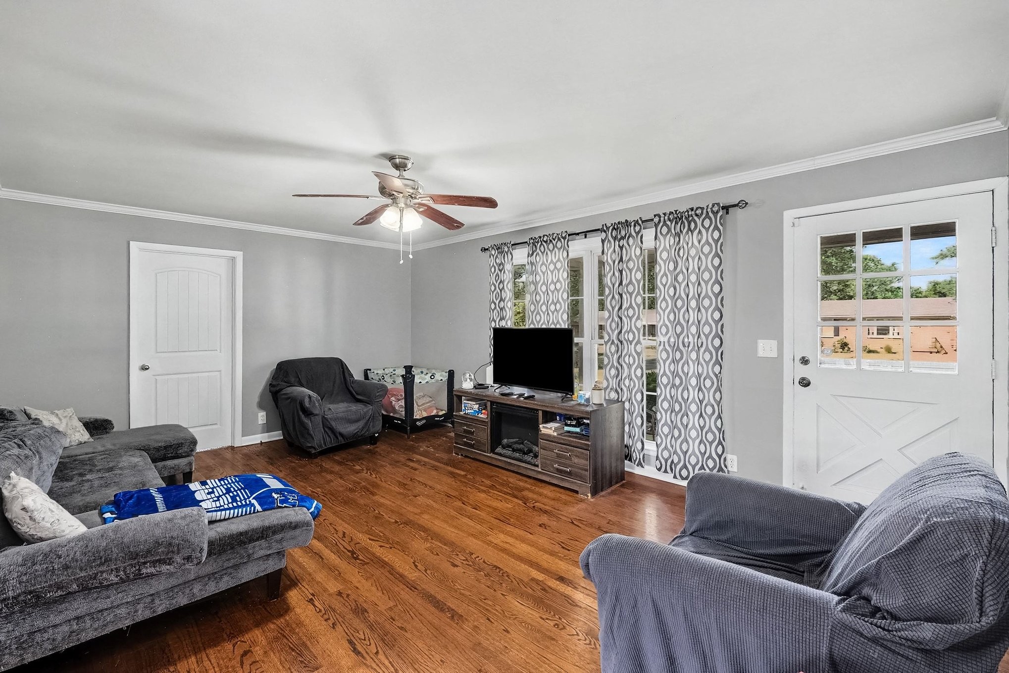 915 Temple Ct