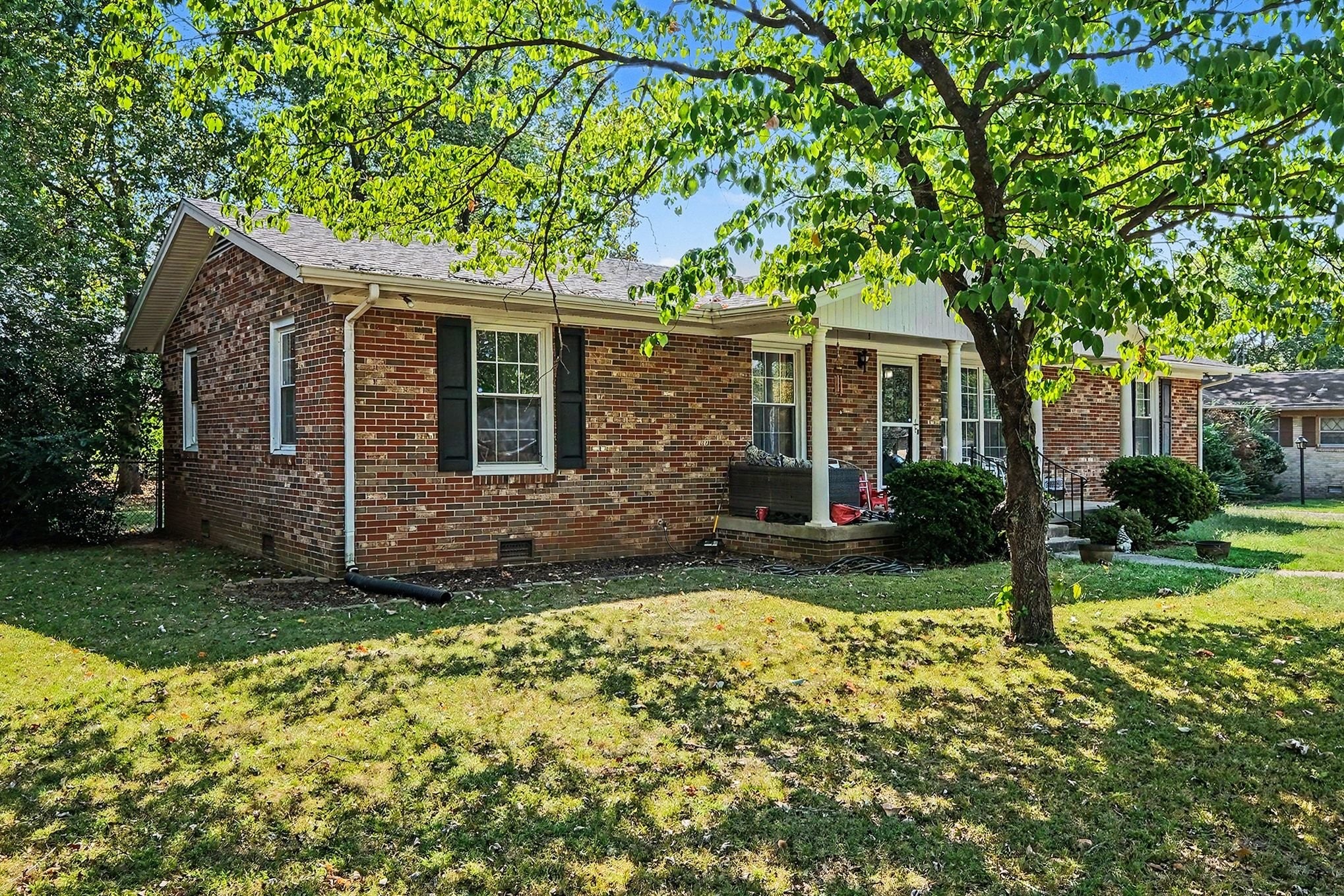 915 Temple Ct