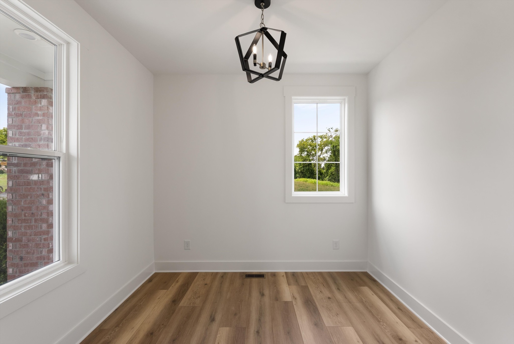 1301 Alderwood Pass