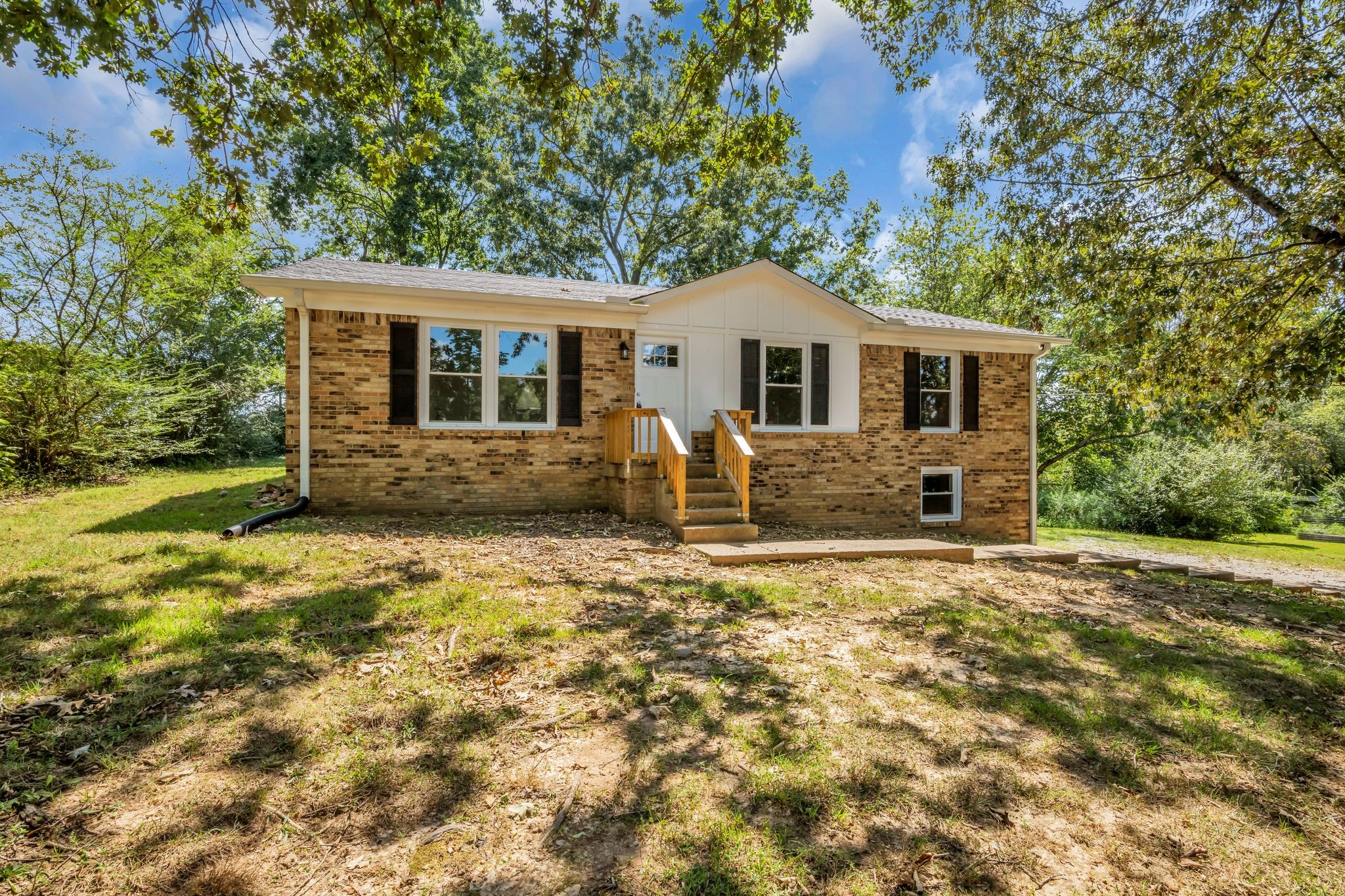 105 Ravenwood Cir