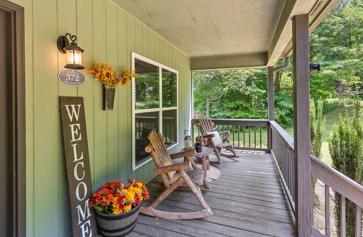 372 Hiwassee Dr