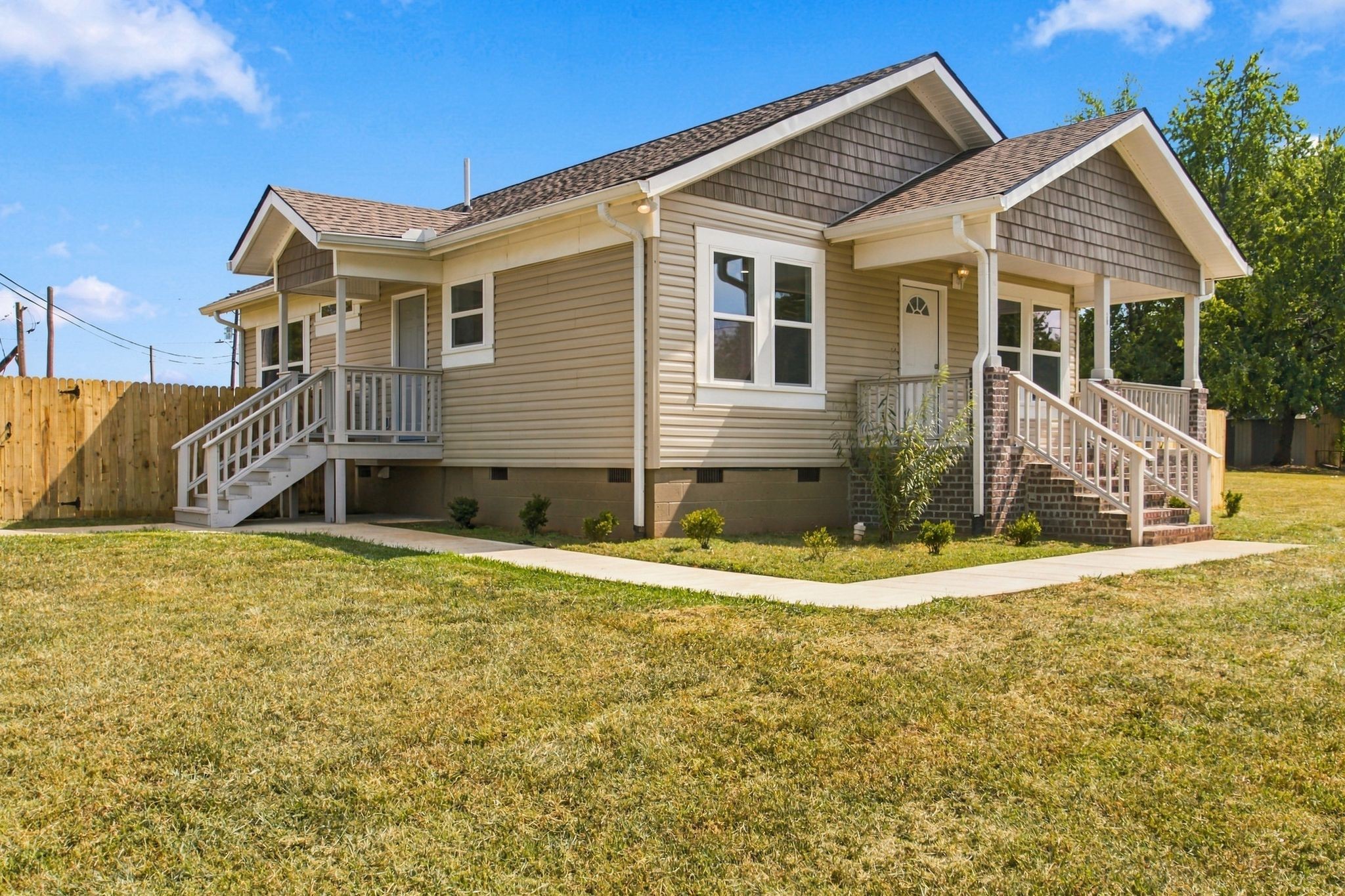 125 Front St, N
