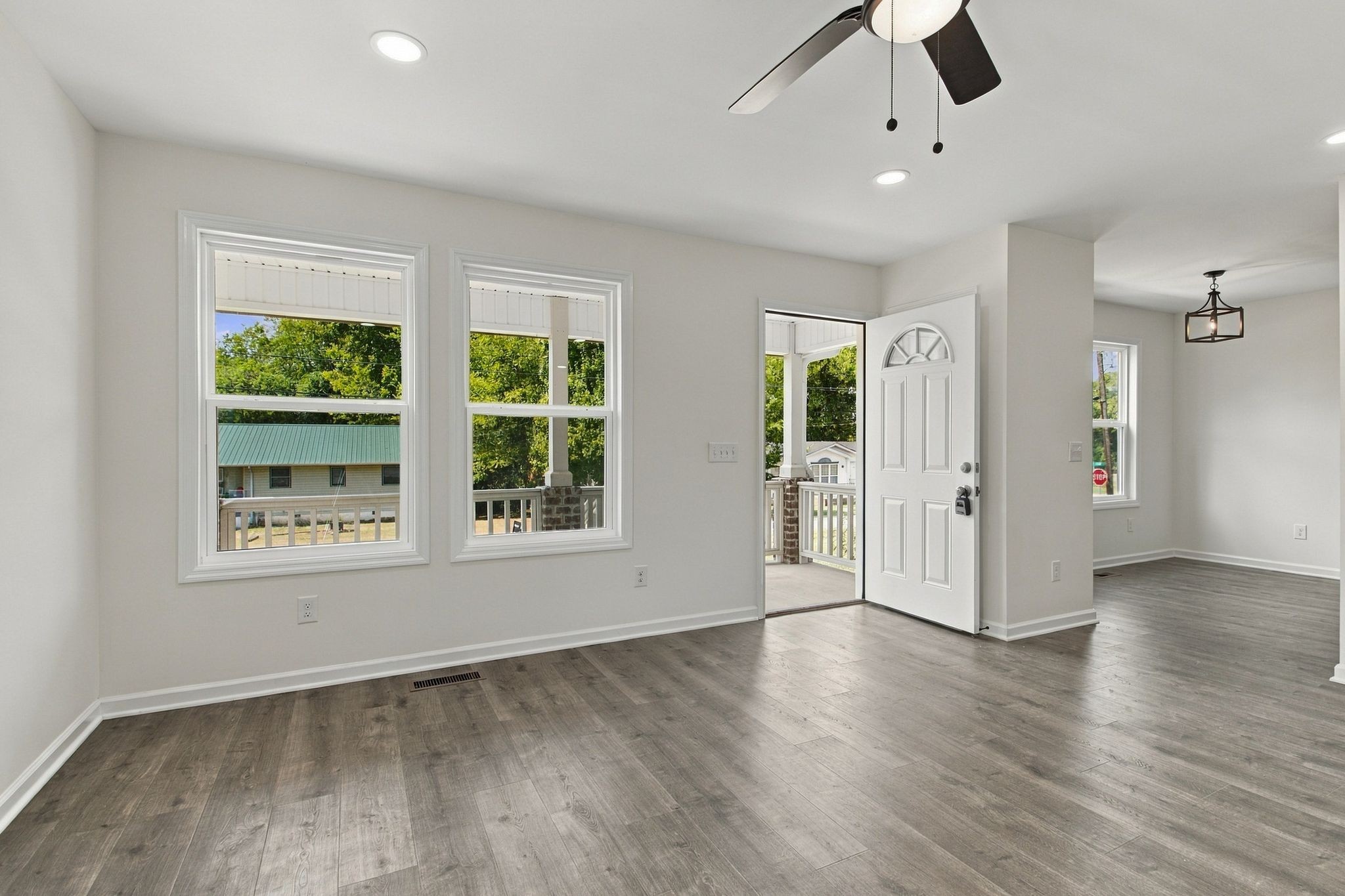 125 Front St, N