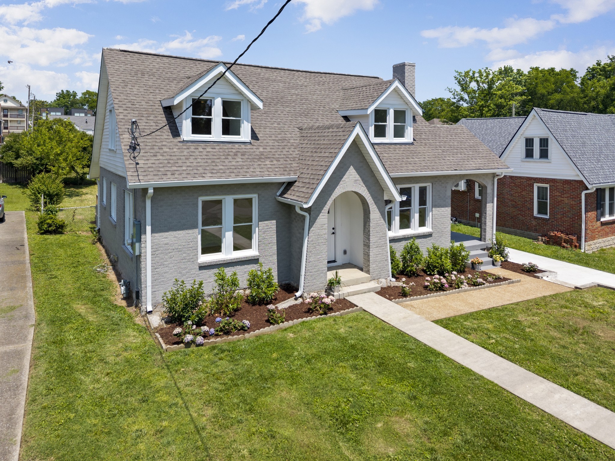 911 Fairwin Ave