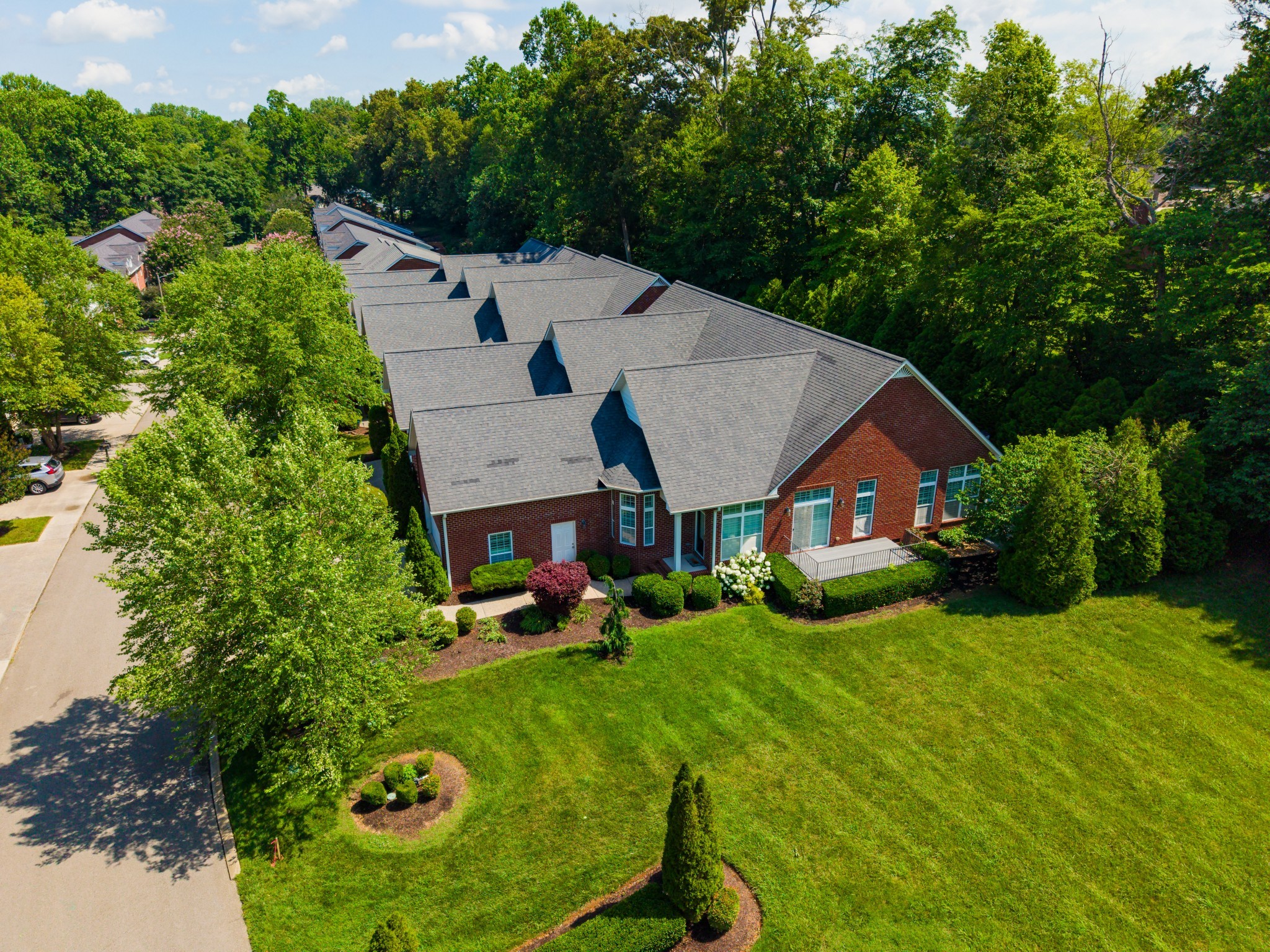 712 Maple Point Dr