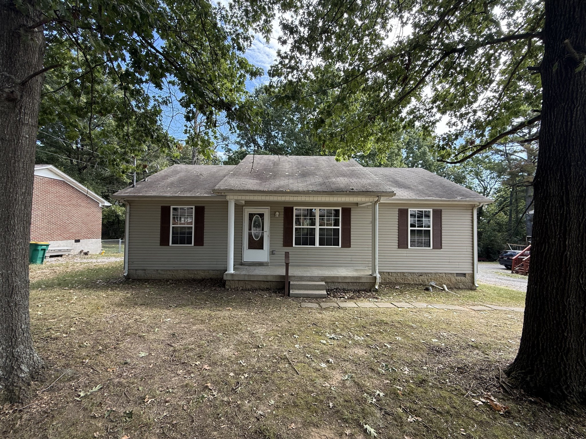 685 Douglas Ave