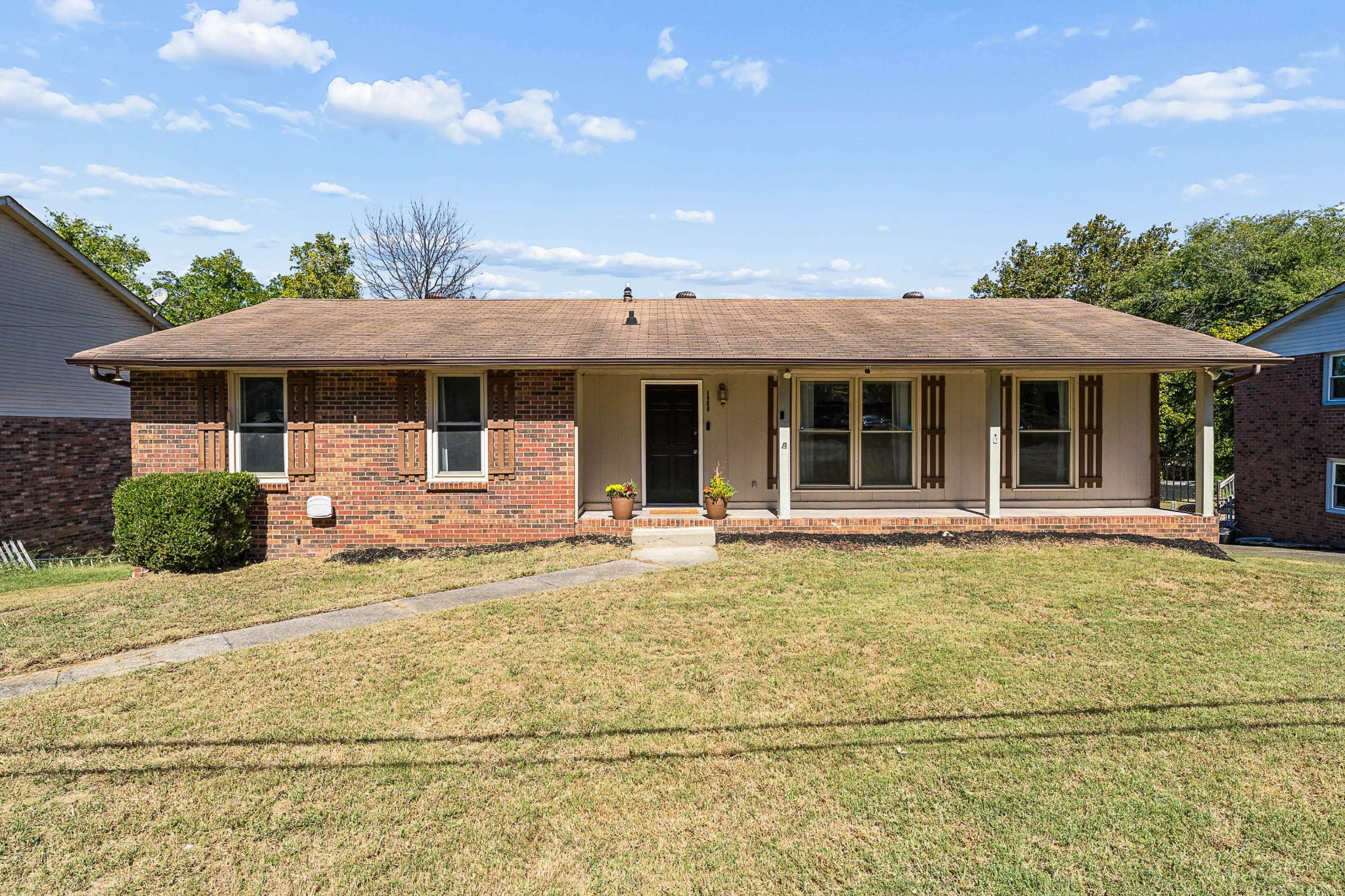 1245 N Graycroft Ave