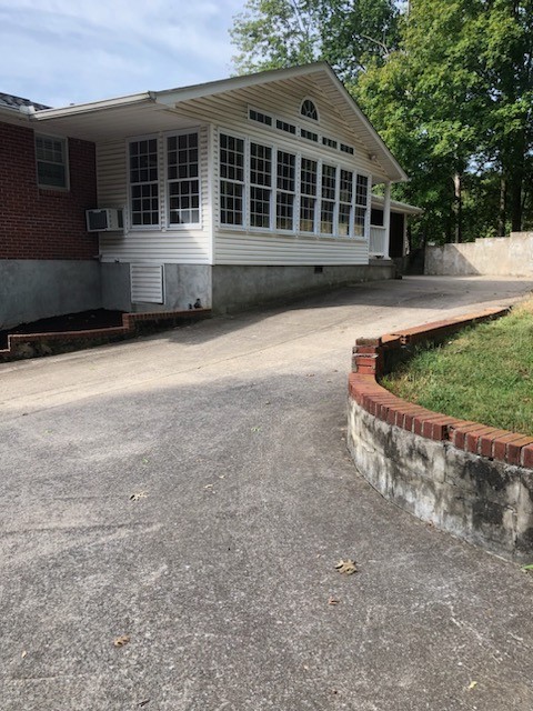 3325 Freeman Hollow Rd