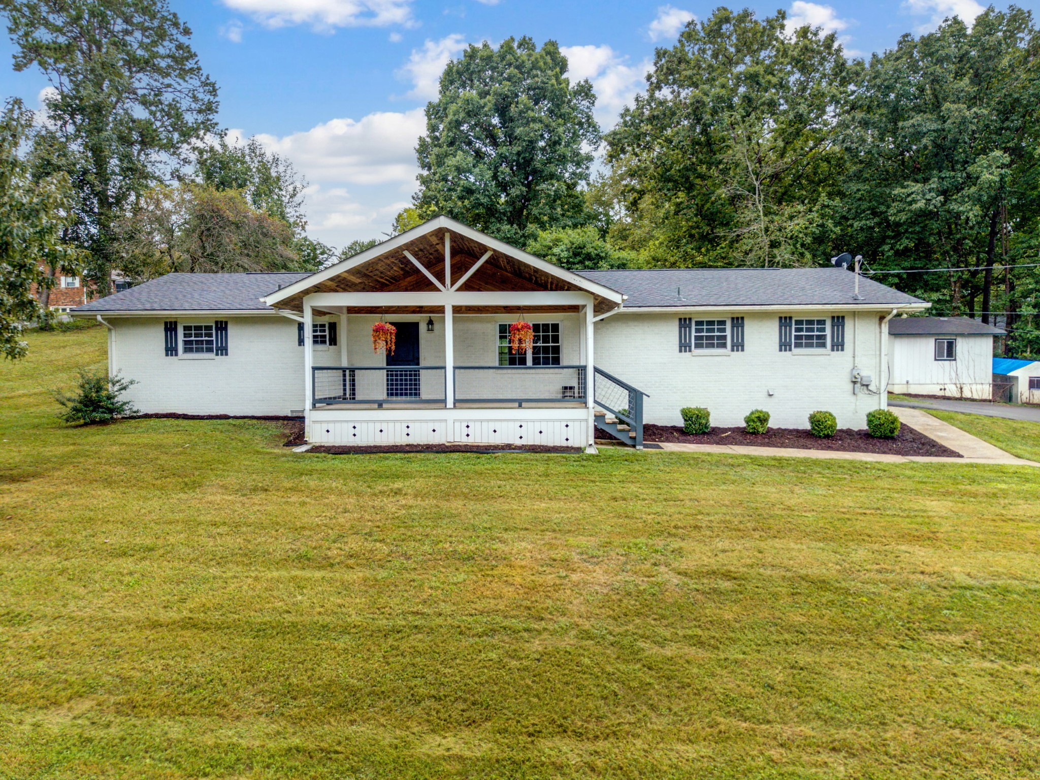 320 Lynn Dr