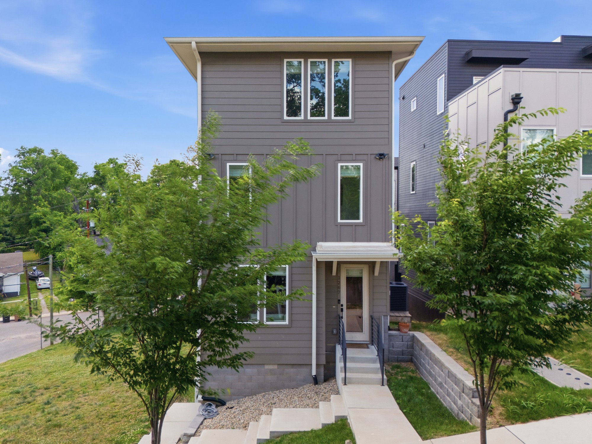 1267 John St