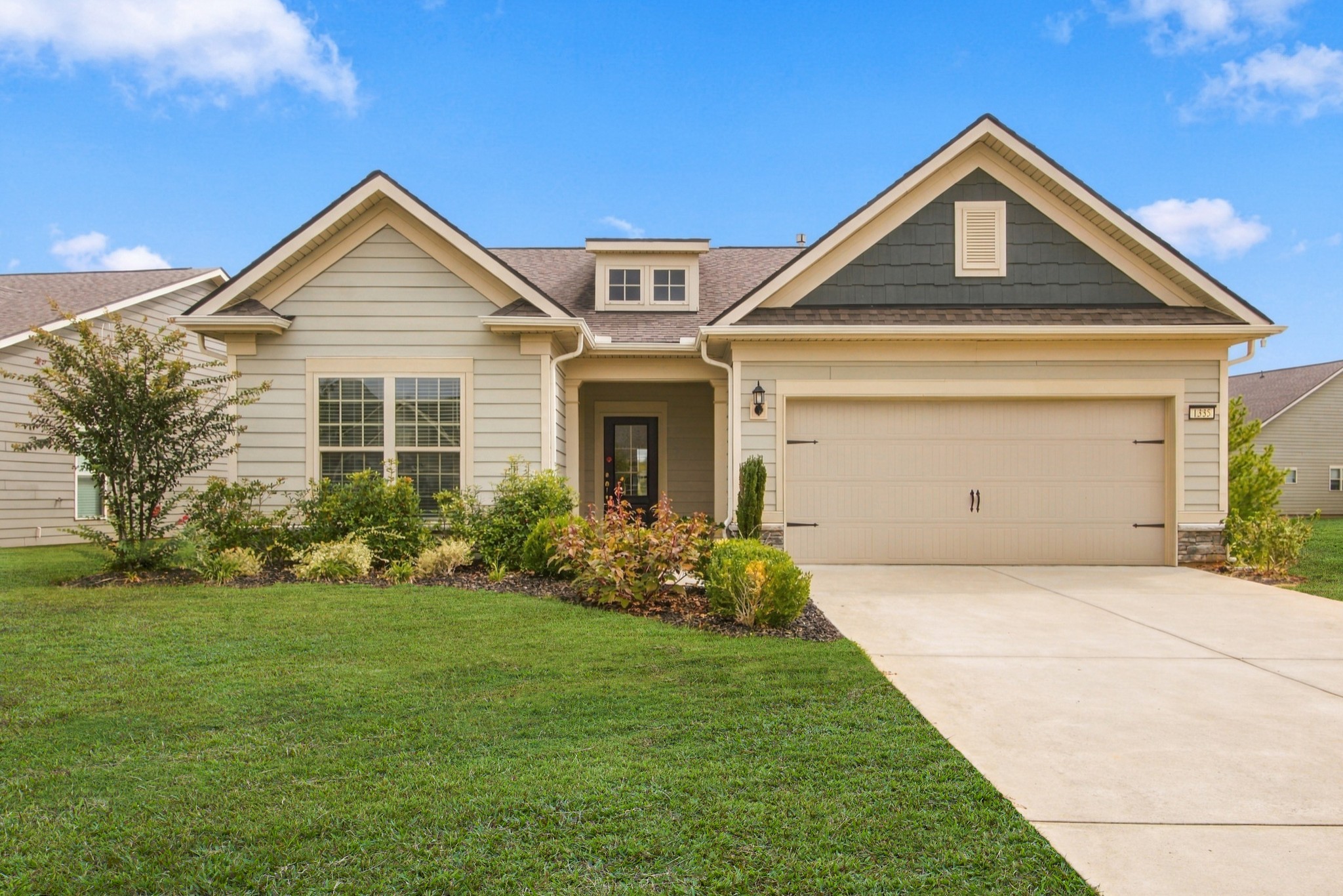 1335 Madison Ln