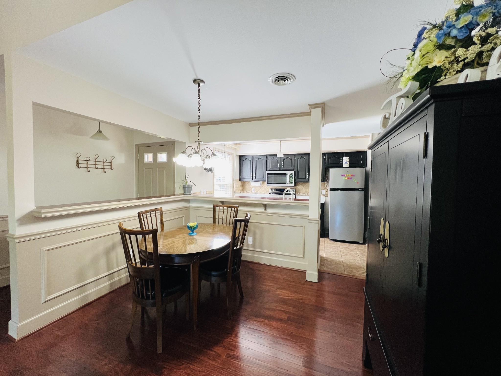 207 Village Cir, W