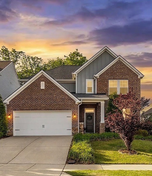 210 Woodhall Ct