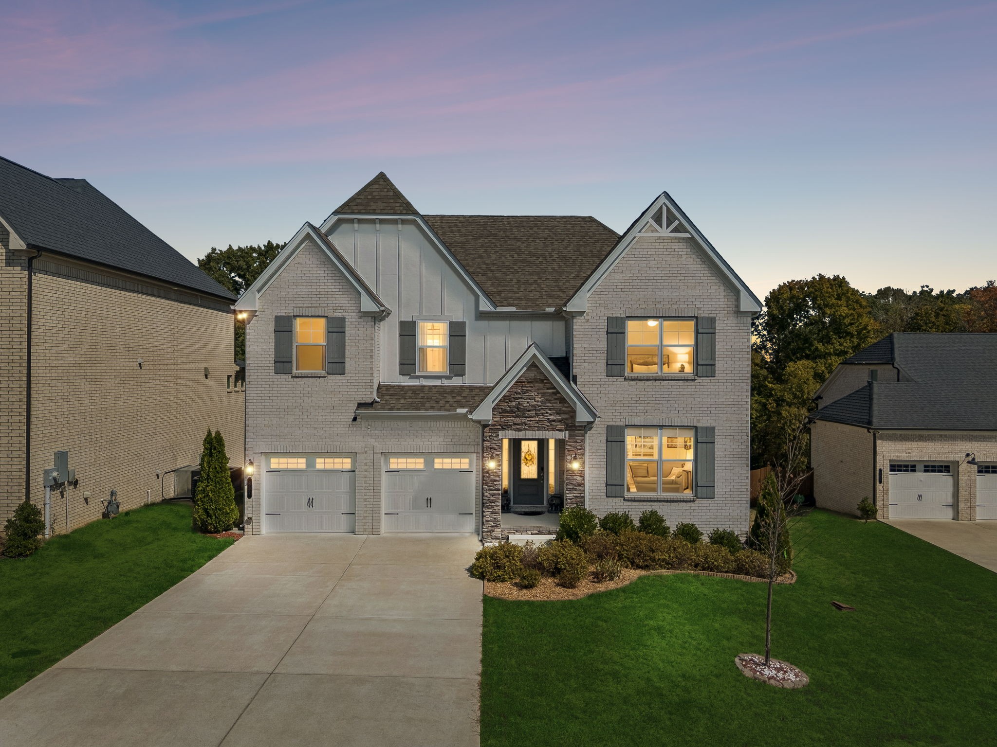 837 Ava Ln