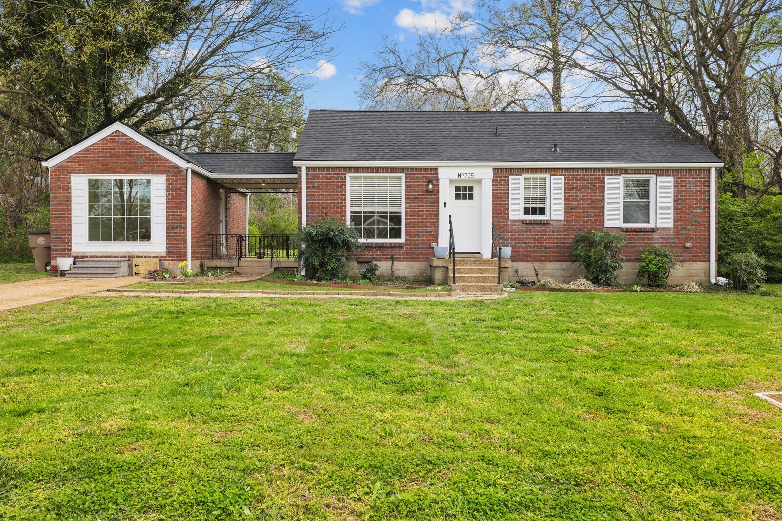 705 Drummond Dr