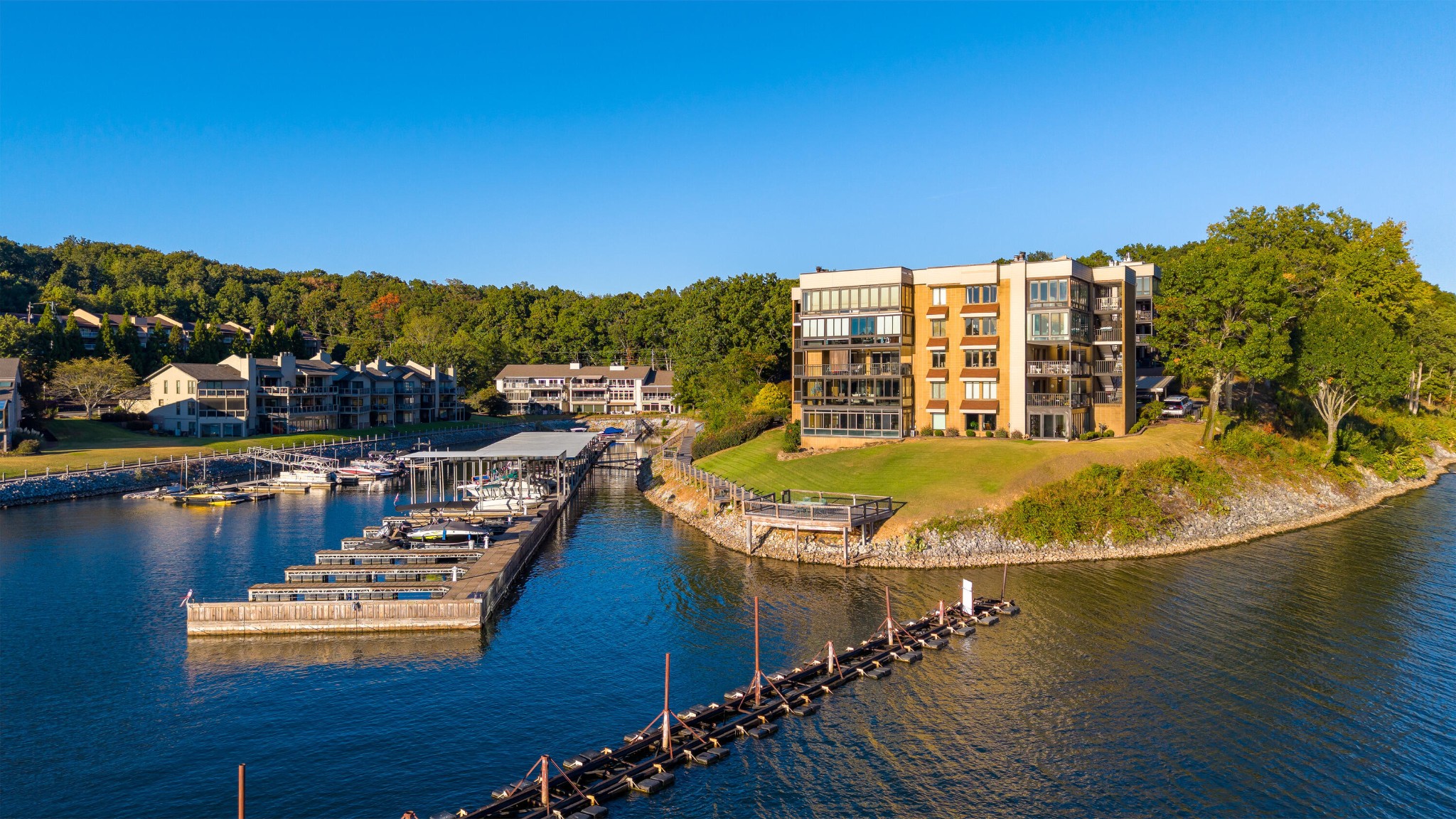 4346 Lakeshore Lane