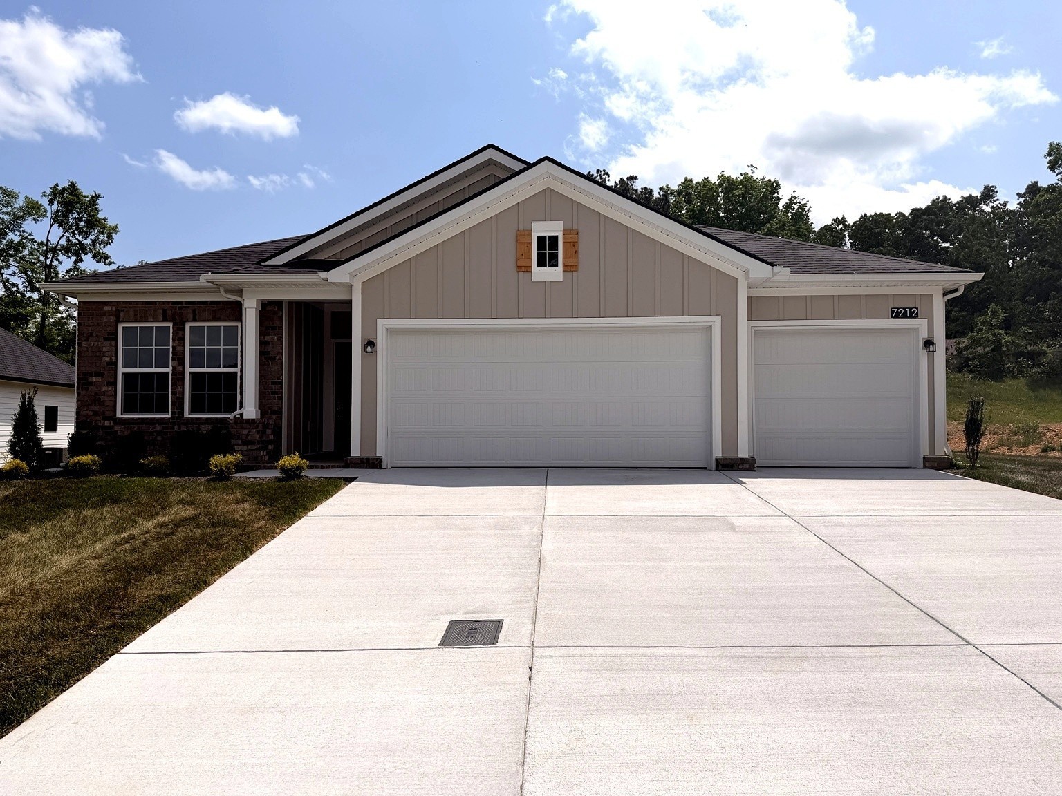 7285 Fairlawn Dr