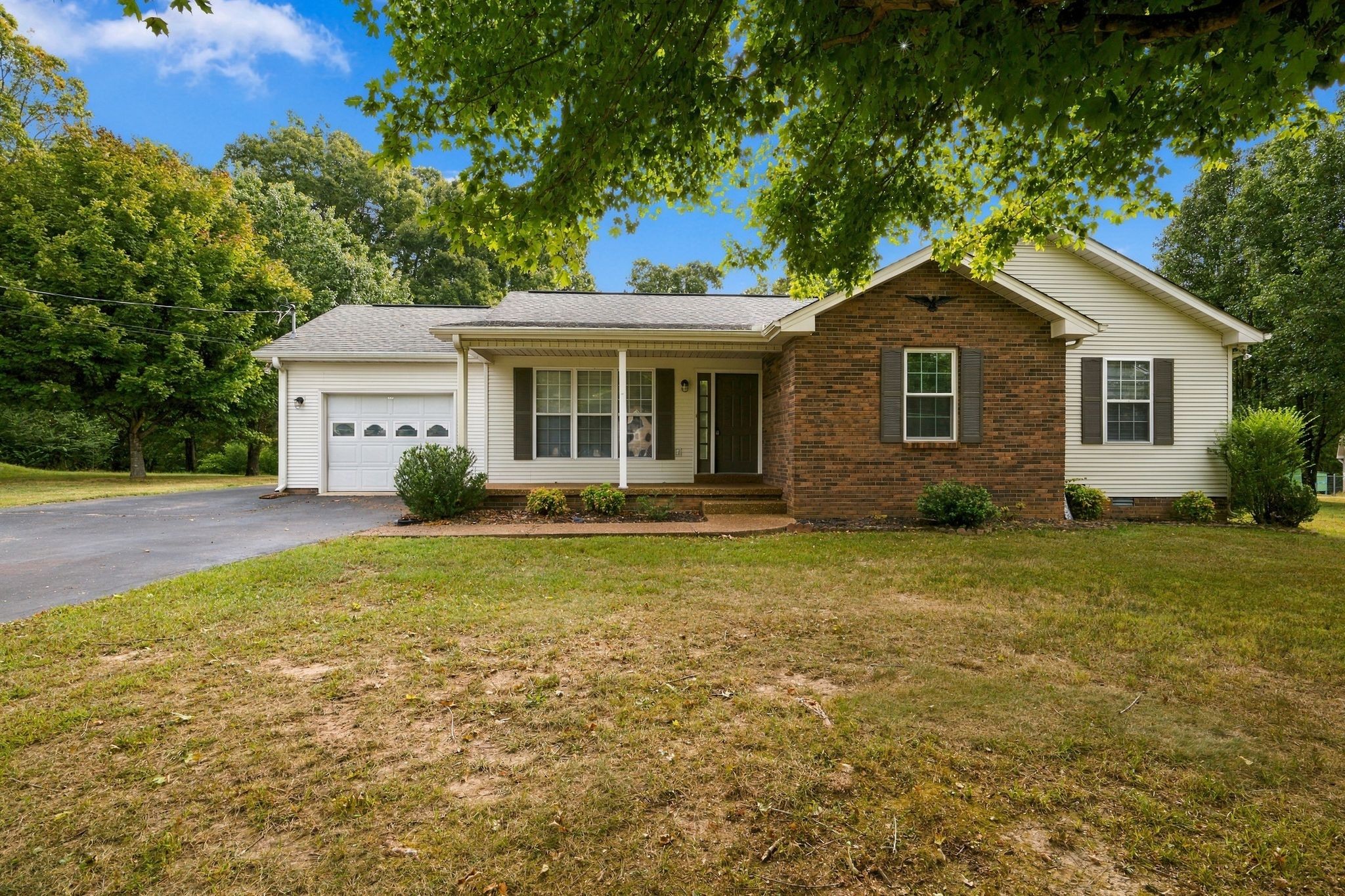 103 W Dell Rd